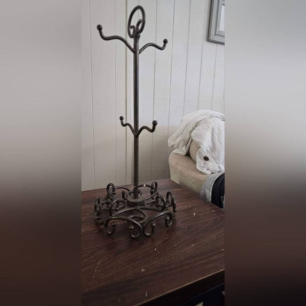 Coffee cup organizer